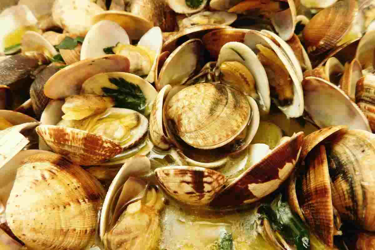 Le vongole tra i prodotti richiamati dal mercato 